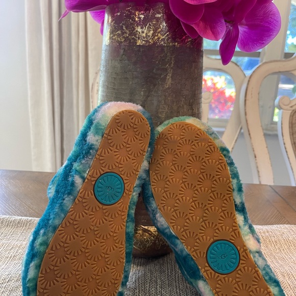 UGG slippers - Picture 8 of 10